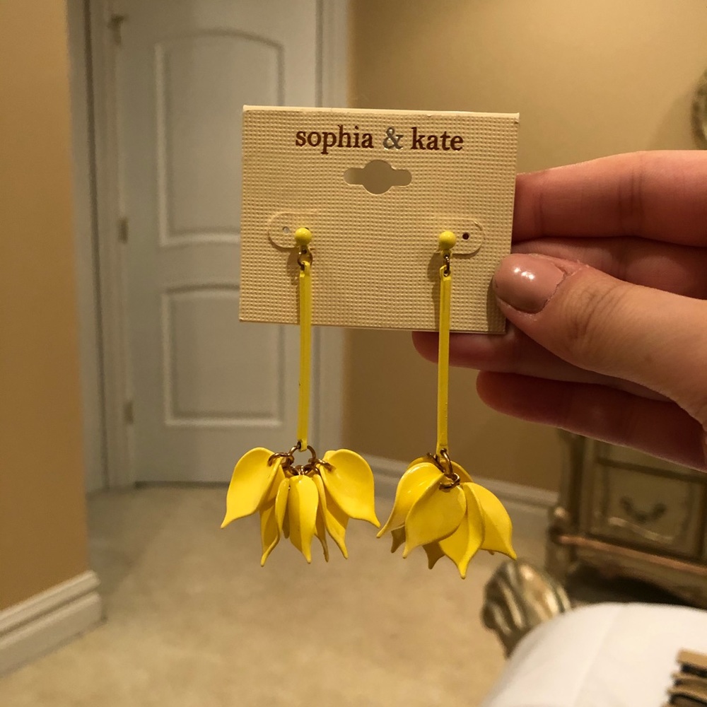 Earrings - Picture 5 of 5